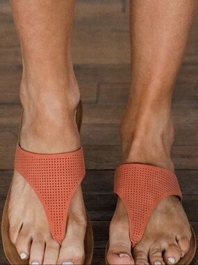 COCONUTS by MATISSE Sandals Womens Size 6M Orange Perforated Mikayla Thongs